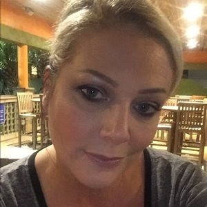 Meet your Posher, Adella